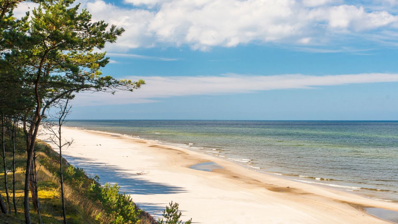 Przewodnik po ukrytych perełkach okolic Karwii: Atrakcje mniej znane, ale równie fascynujące