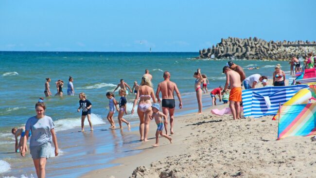 Słoneczne wakacje nad morzem w Sławoszynku_ najlepsze plaże, atrakcje i restauracje Słoneczne wakacje nad morzem w Sławoszynku: najlepsze plaże, atrakcje i restauracje